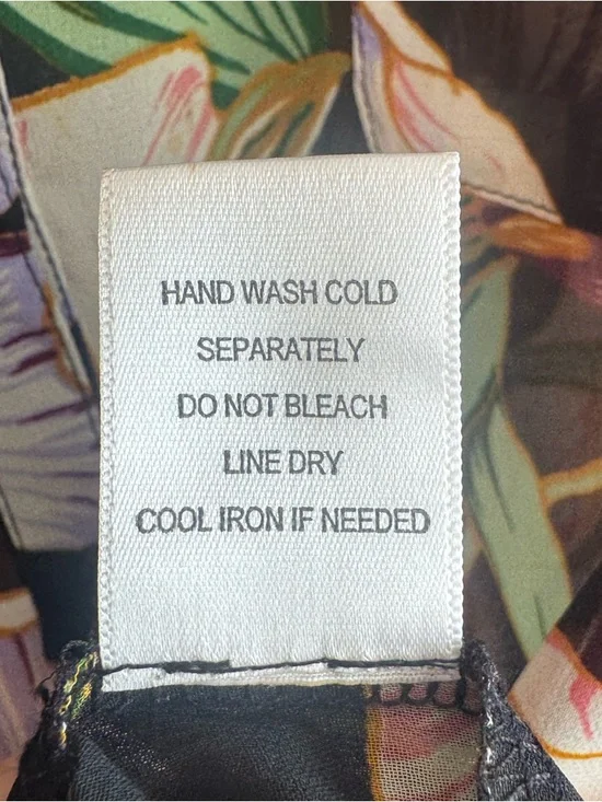 Bellatrix Moody Black Floral Blouse Tropical Breezy Resort Shirt Tail Medium - Picture 12 of 12